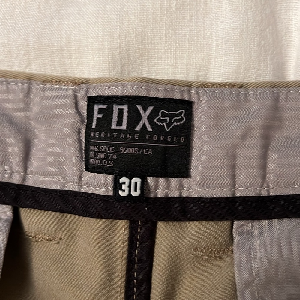 EUC Fox Khaki Shorts - Men’s size 30 waist - Picture 4 of 4